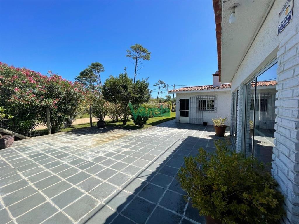 Casa de 6 dormitorios, piscina, en Parque del Sur