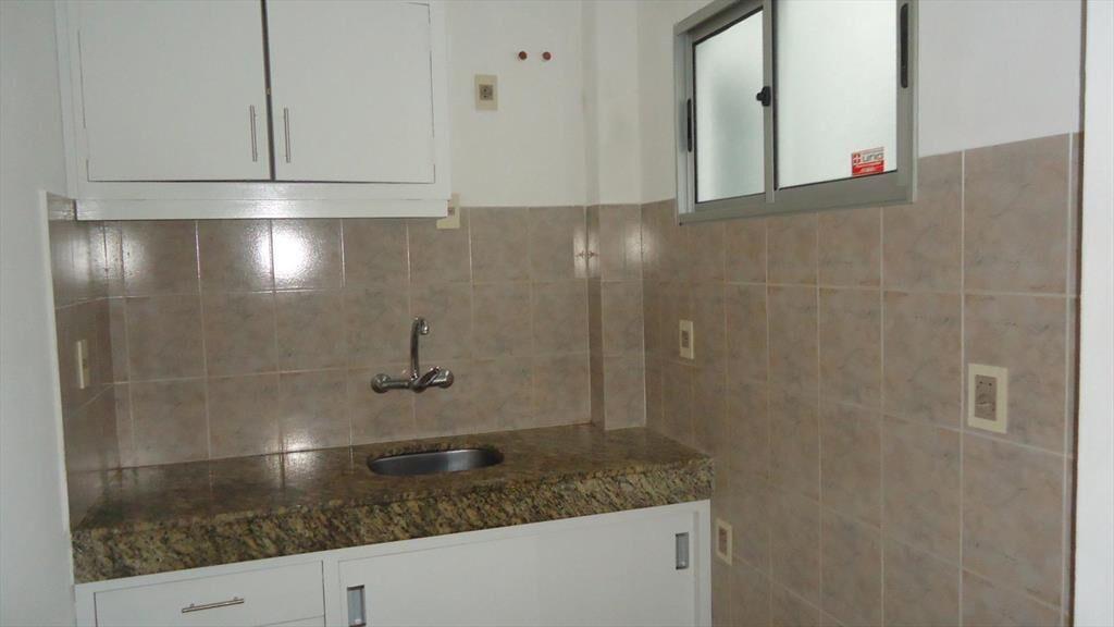 Apartamento, 1 dorm, interior, primer piso por escalera, pr