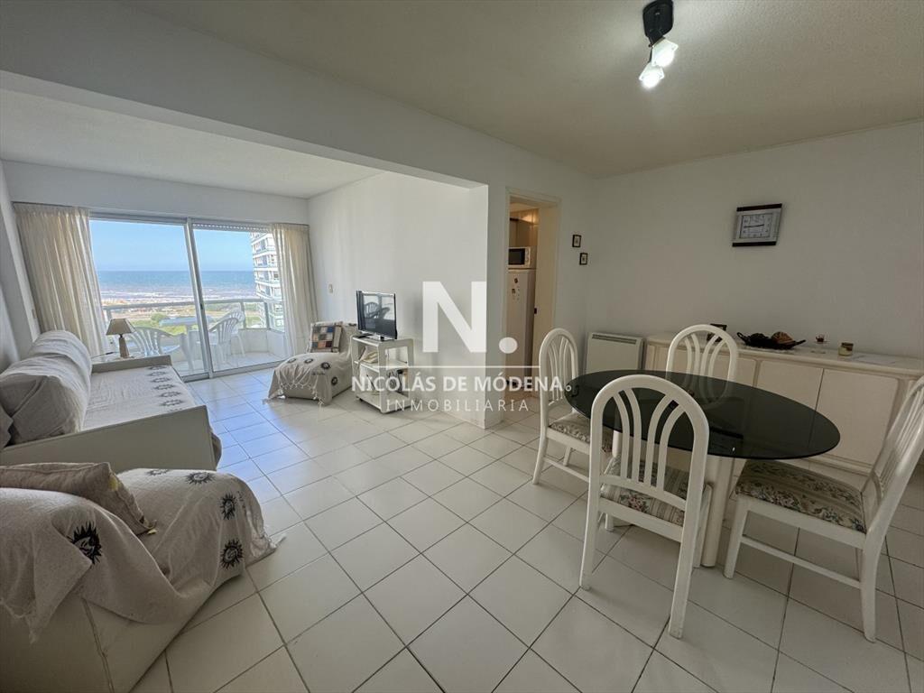 Apartamento de 1 dormitorio con vista al mar en