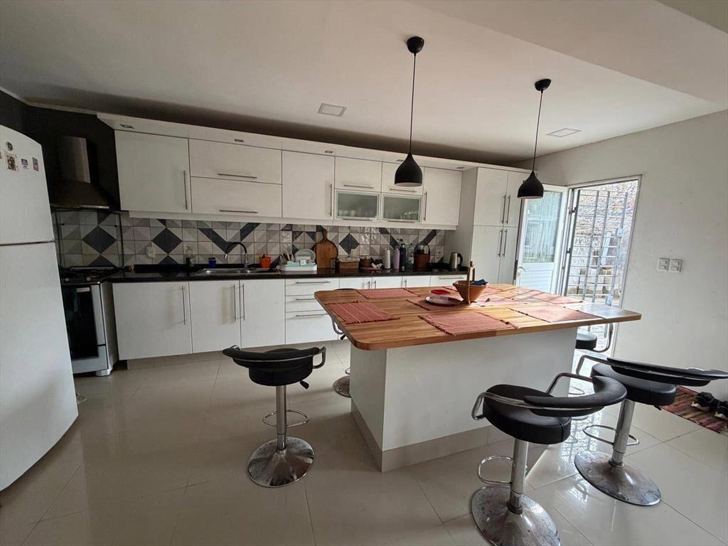 Venta de  2 Casas en un padrón con 4 dormitorios en Solymar