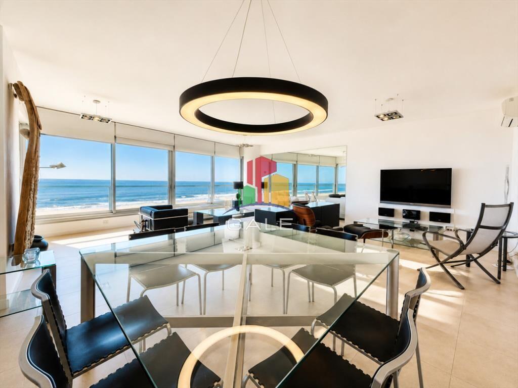 Venta y alquiler de departamento esquinero de tres dormitor