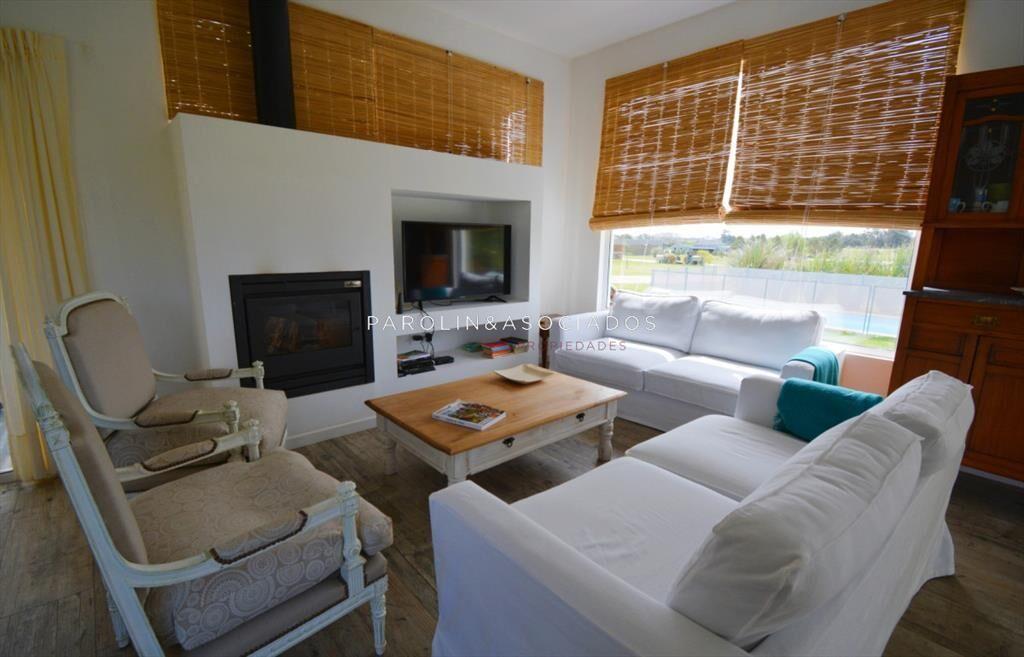 Casa e venta con 3 dormitorios y excelentes vistan en El Qu