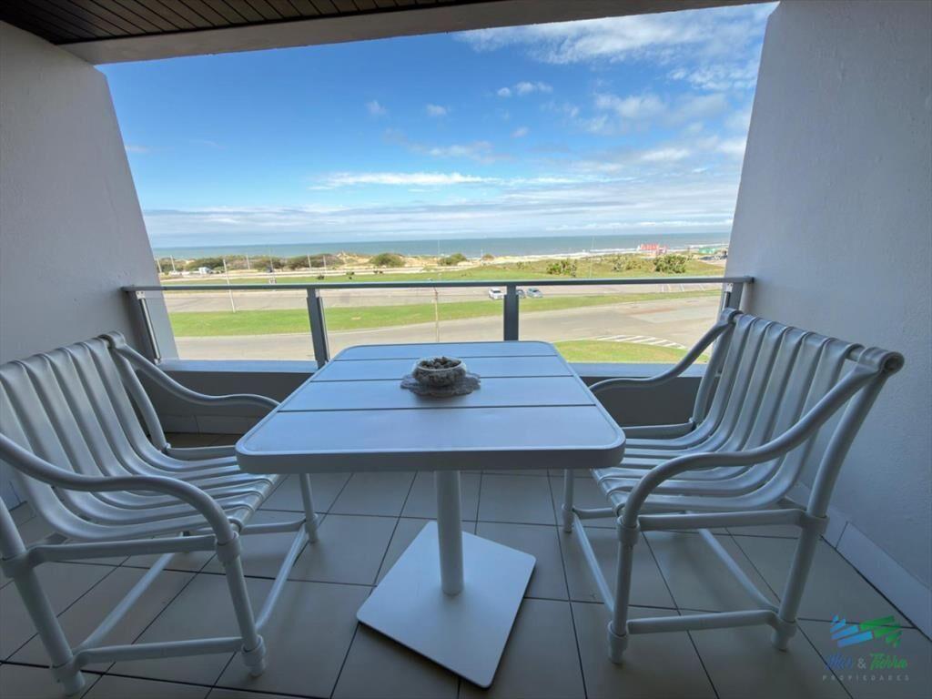 En venta apartamento 2 dormitorios vista al mar