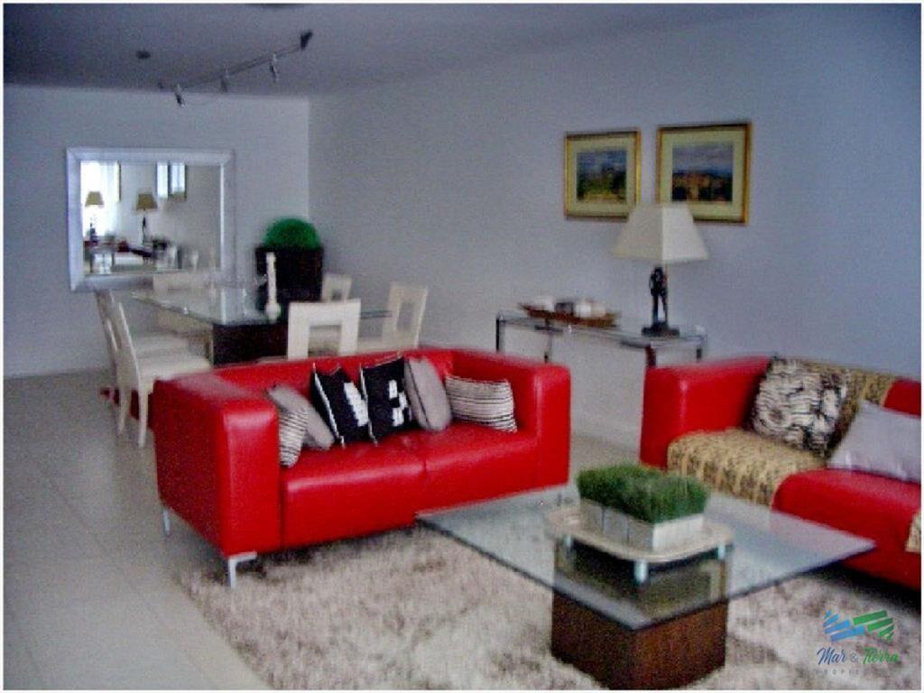 Apartamento de 3 dormitorios con muy buenos en en