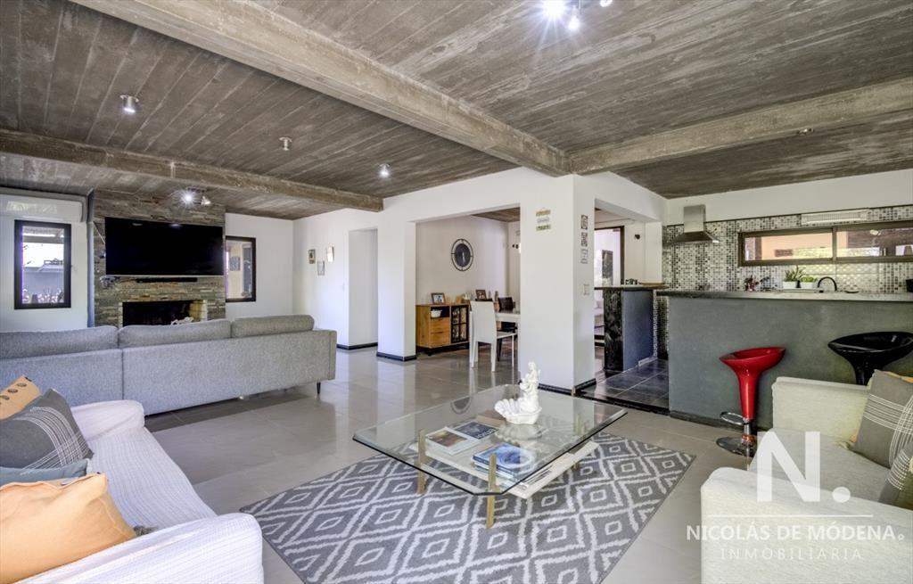 Casa de 3 dormitorios con piscina, Lausana