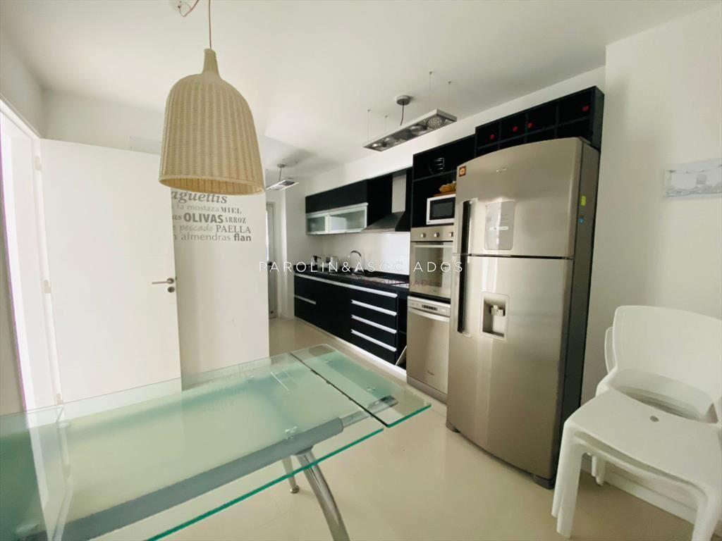 Apartamento en venta en piso alto Icon Brava del