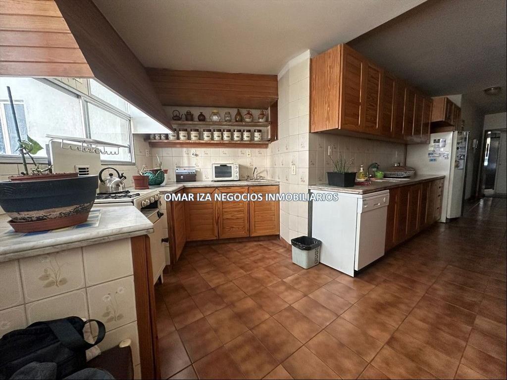 Venta apartamento 4 dormitorios Pocitos, sobre Rambla con e