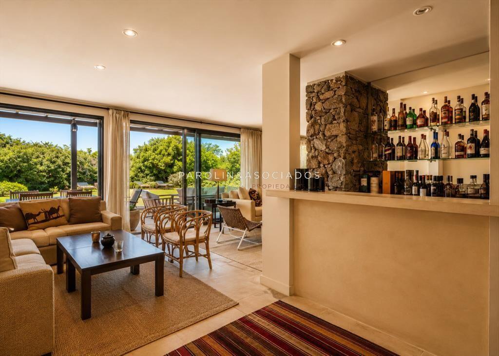 Exclusiva casa en Venta, 4 dormitorios