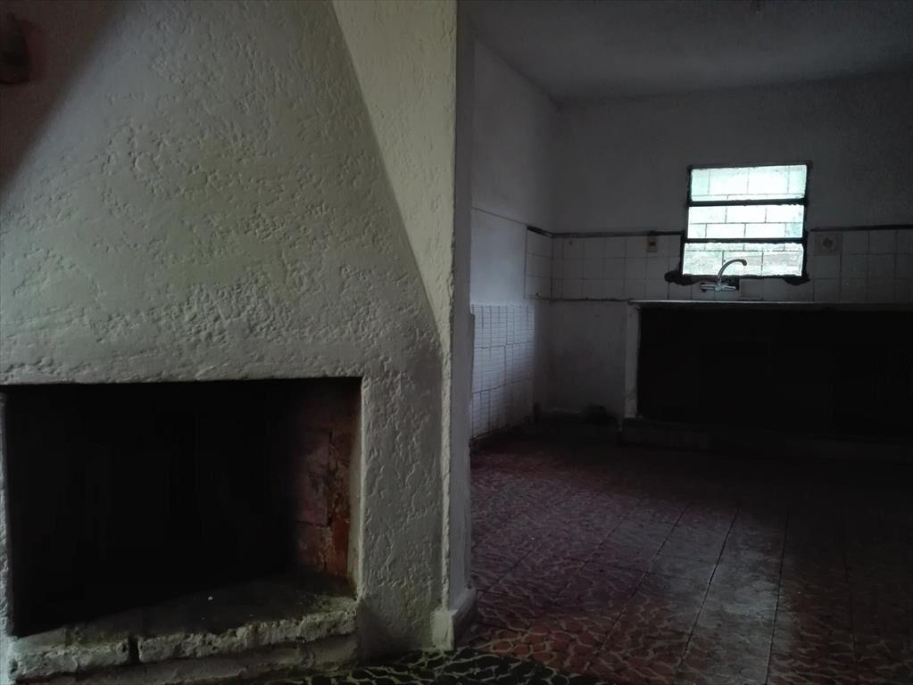 Casa y dos apartamentos con muy buen terreno.
