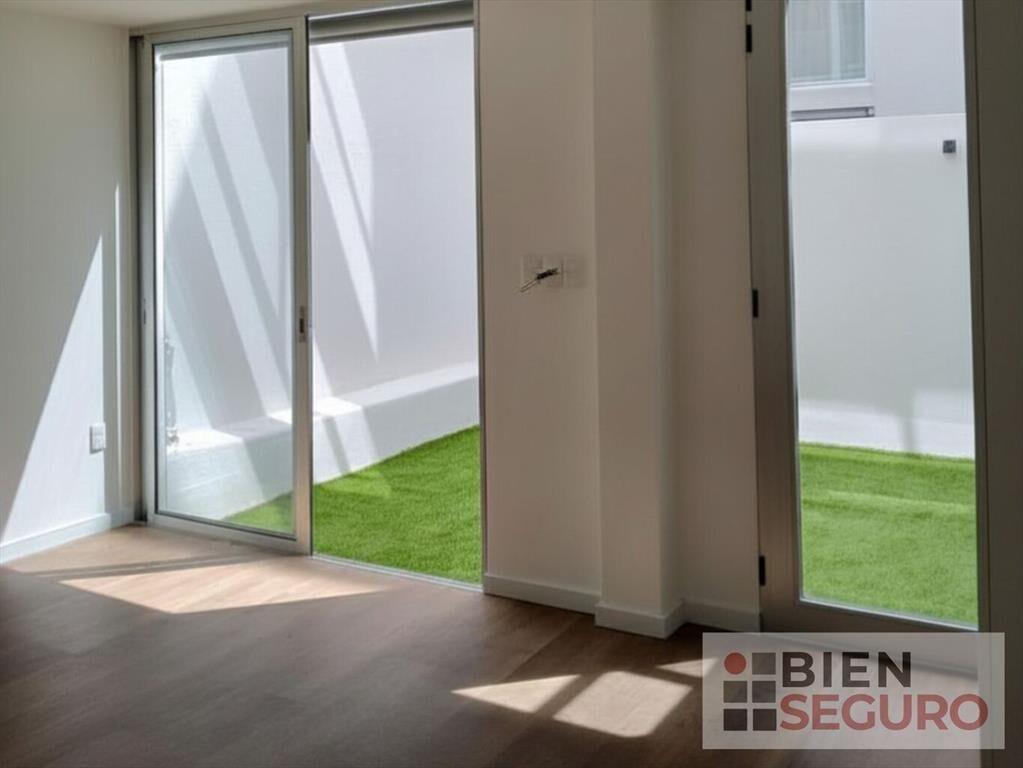 Cómodo monoambiente, planta baja con patio en venta en La B
