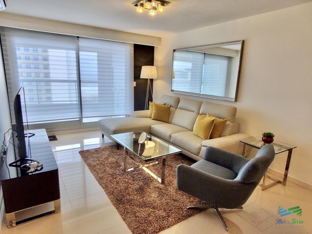 Venta apartamento de 3 dormitorios y servicio con
