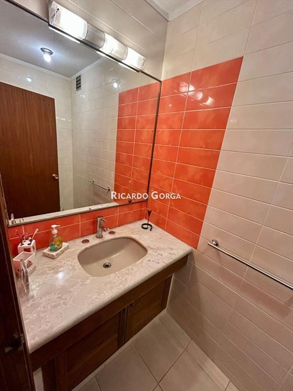Apartamento en venta de 3 dormitorios y servicio - garaj...