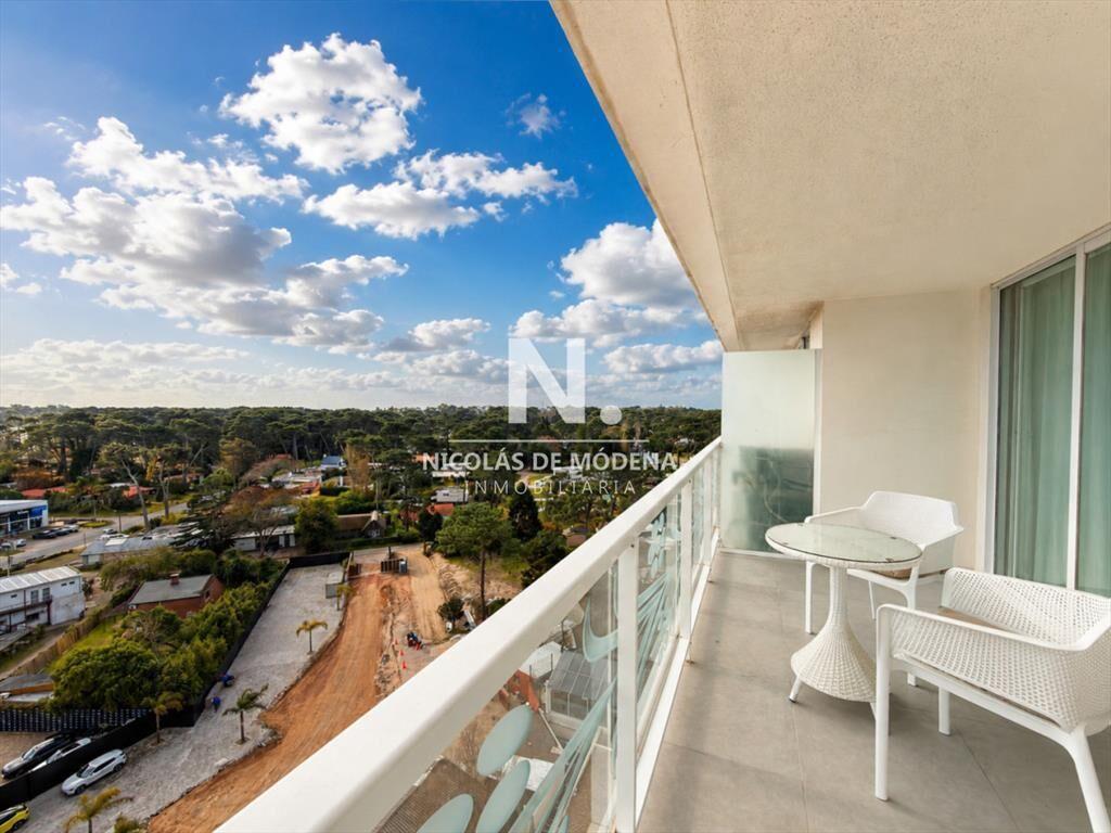 En venta en edificio Yoo, apartamento de 1 dormitorio y med