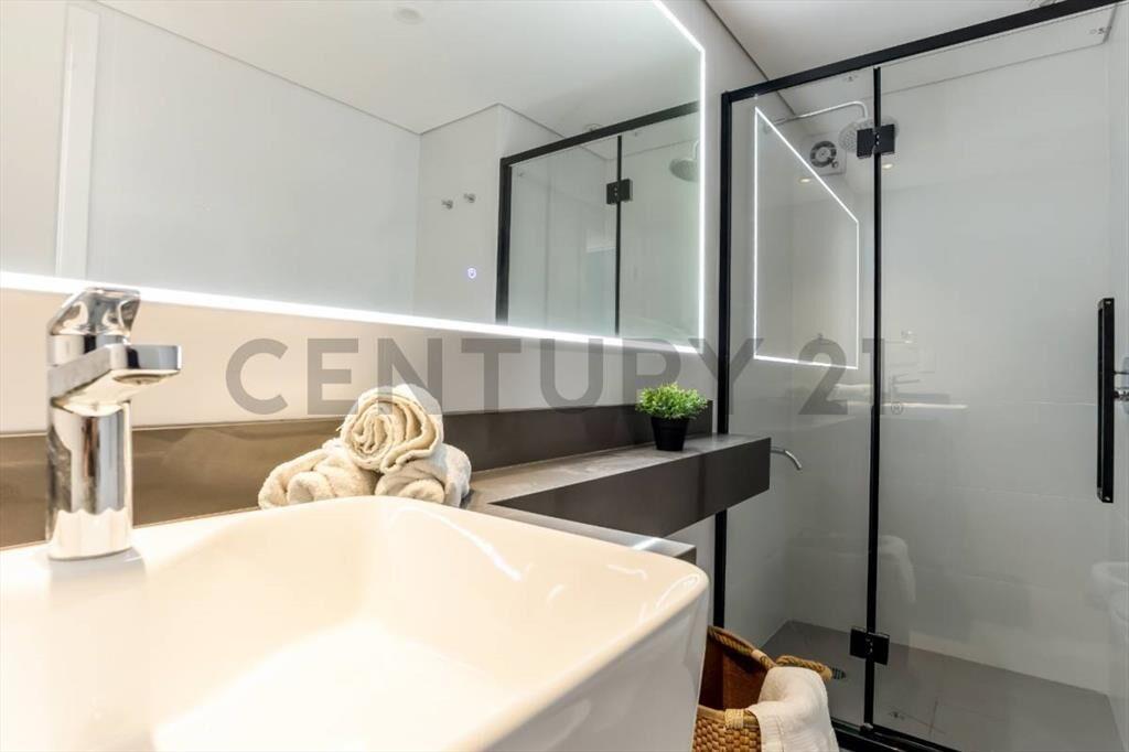 Apartamento con terraza al frente de 2 dormitorios a estr...