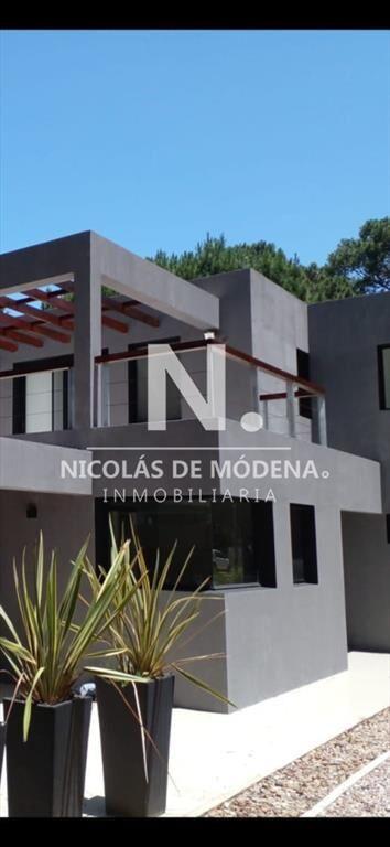 Vende casa ideal de 3 dormitorios en suite, en