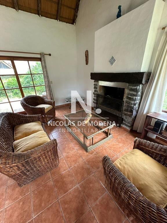 Vende casa con gran terreno en Pinares, Punta del