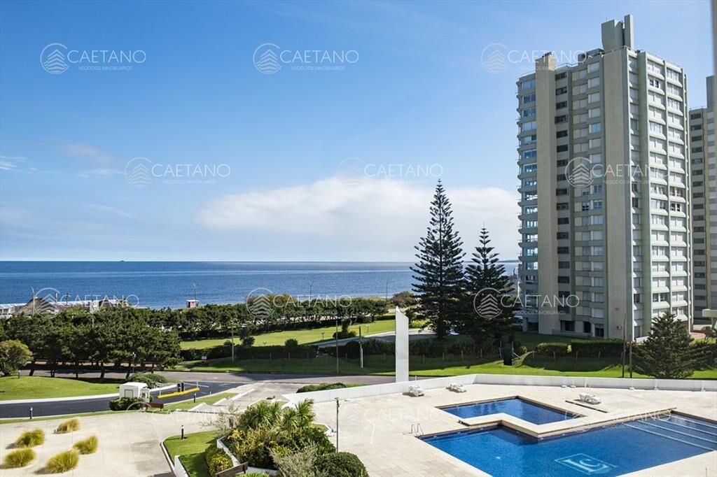 Vende apartamento de 3 dormitorios en Mansa, Punta del Este