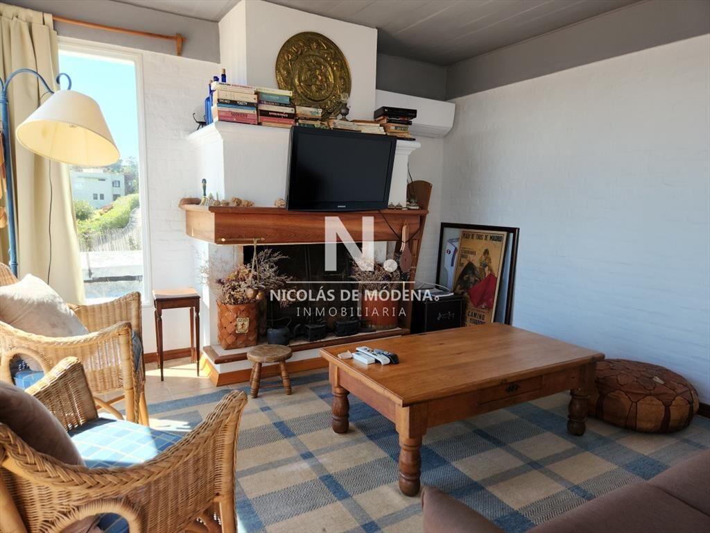 HERMOSA CASA EN PUNTA BALLENA, VISTA AL MAR