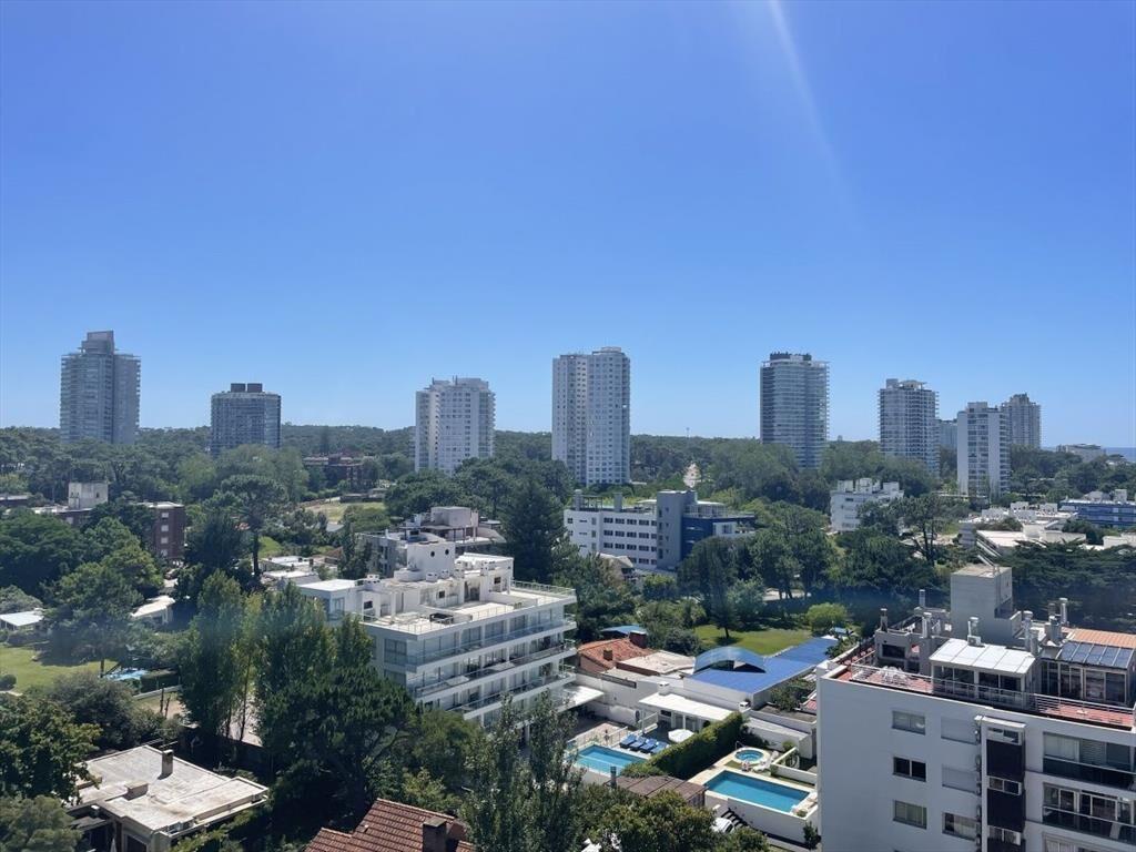 VENTA APARTAMENTO DE 3 DORMITORIOS EN PUNTA DEL ESTE CON PA