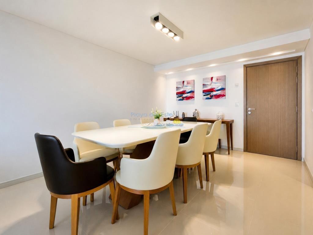 Apartamento de 3 Dormitorios y Dependencia, con y