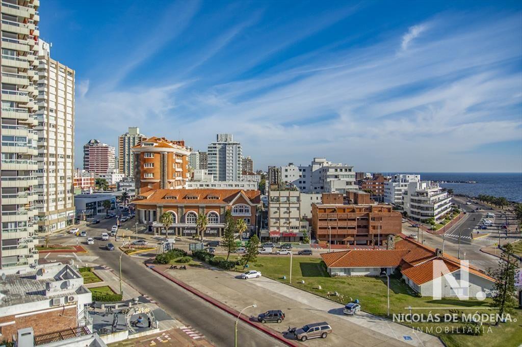 Torre frente al mar, departamento en venta, 3 suites. Punta