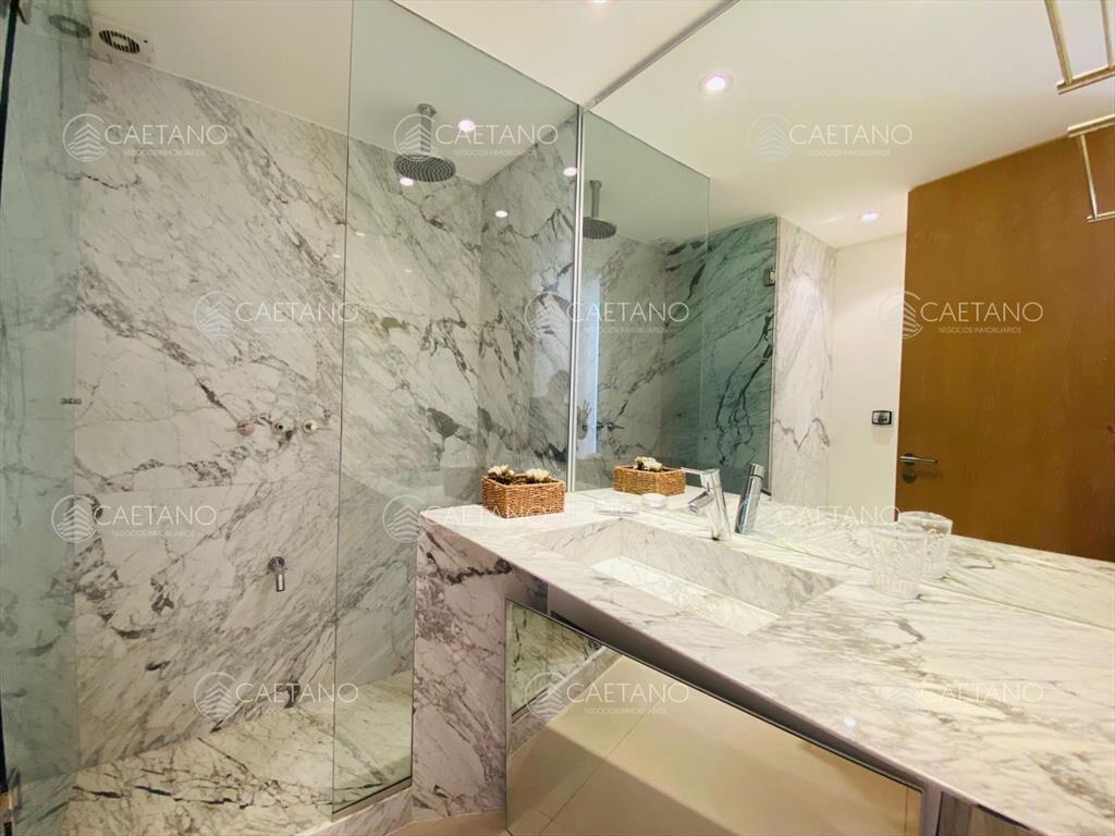 Alquiler de Penthouse seis dormitorios y dependencia Frente