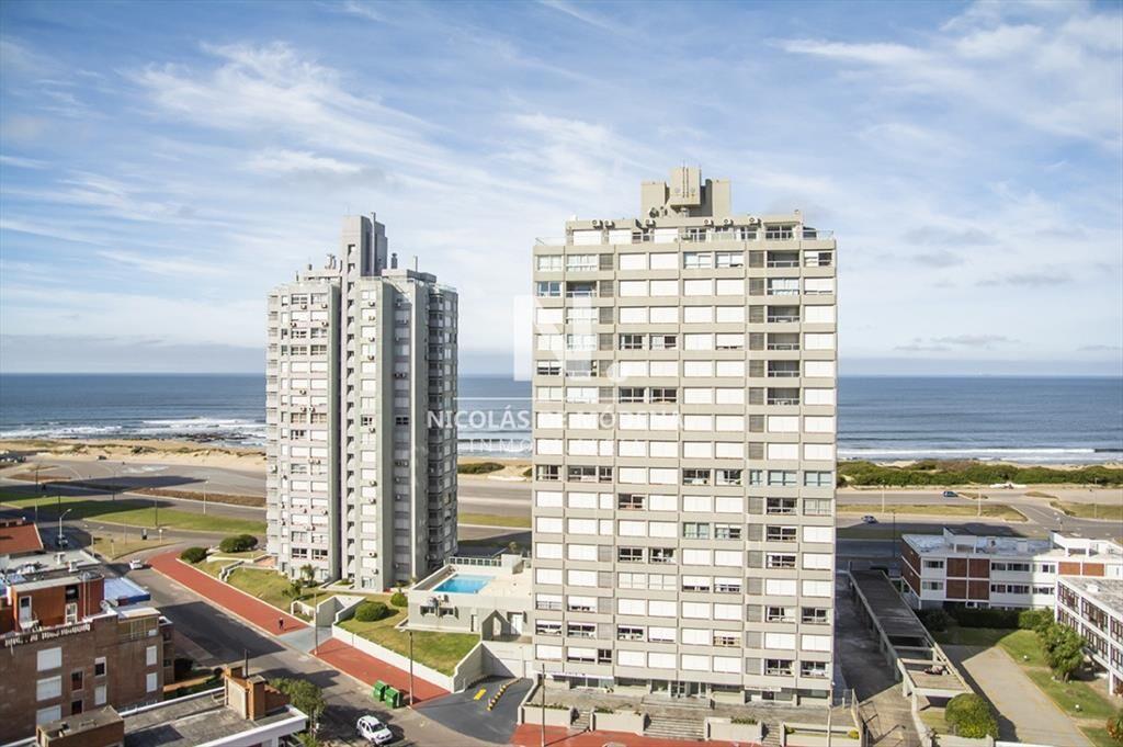 Apartamento en venta en Torre Onix, moderno con 1