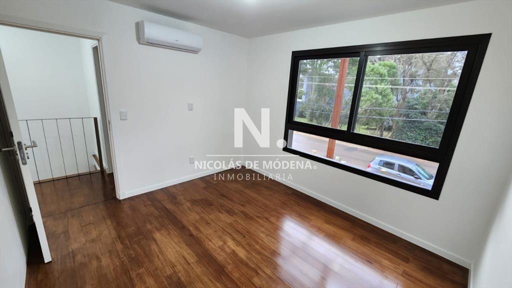 En venta espectacular casa en La Barra de 4