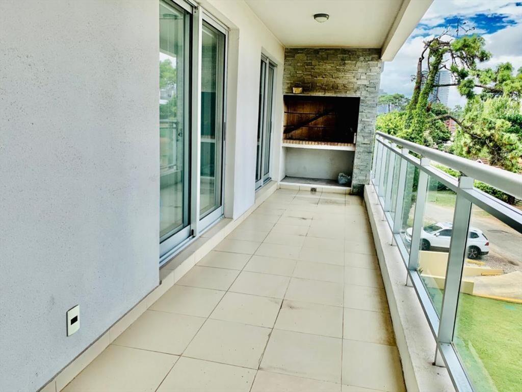 apartamento en zona de Aidy Grill, con parrillero propio