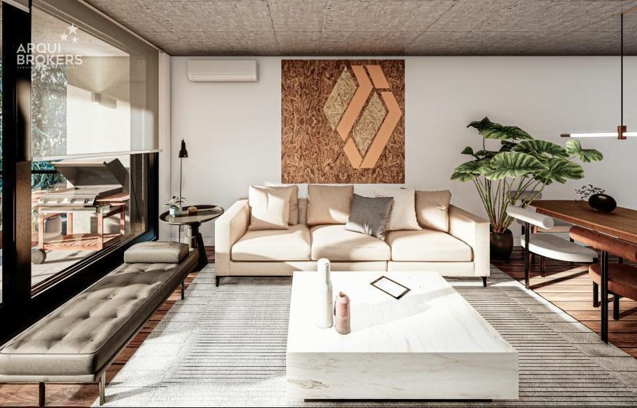 Apartamento de dos dormitorios con patio en venta en Malvín
