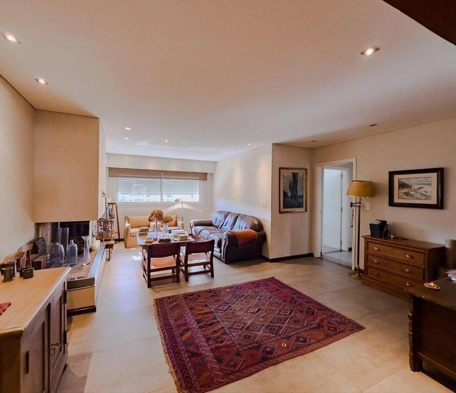Venta Apartamento 4 Dormitorios 2 Garaje Pocitos