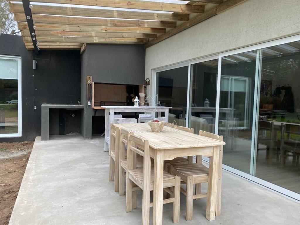 CASA EN VENTA 3 DORIMITORIOS A METROS DEL MAR
