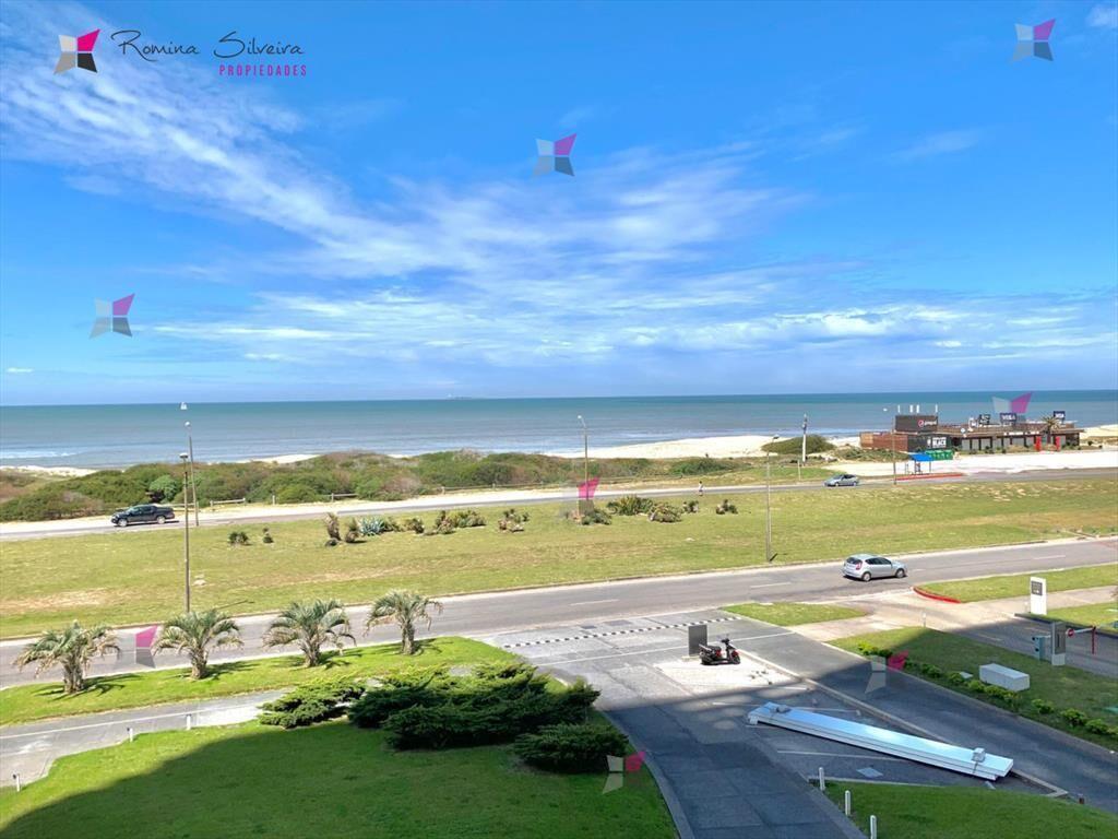 VENTA DE APARTAMENTO DE 3 DORMITORIOS Y - TORRE