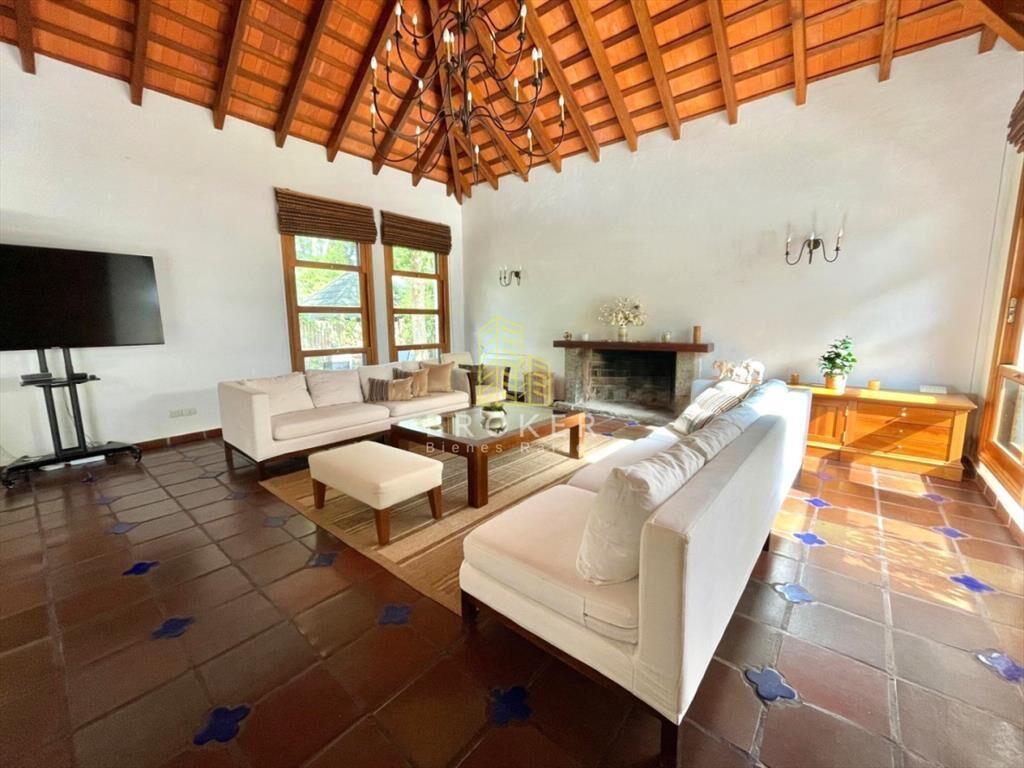 Venta de amplia casa en san rafael con pileta de