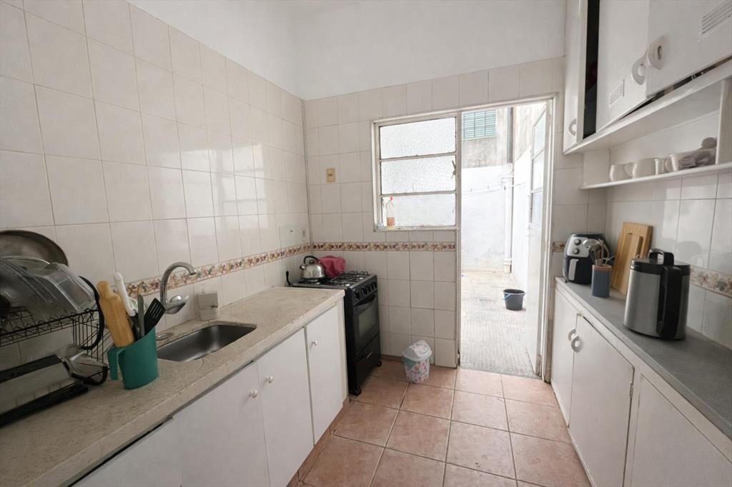 Venta apartamento 3 dormitorios con patio. Tres Cruces- Alq