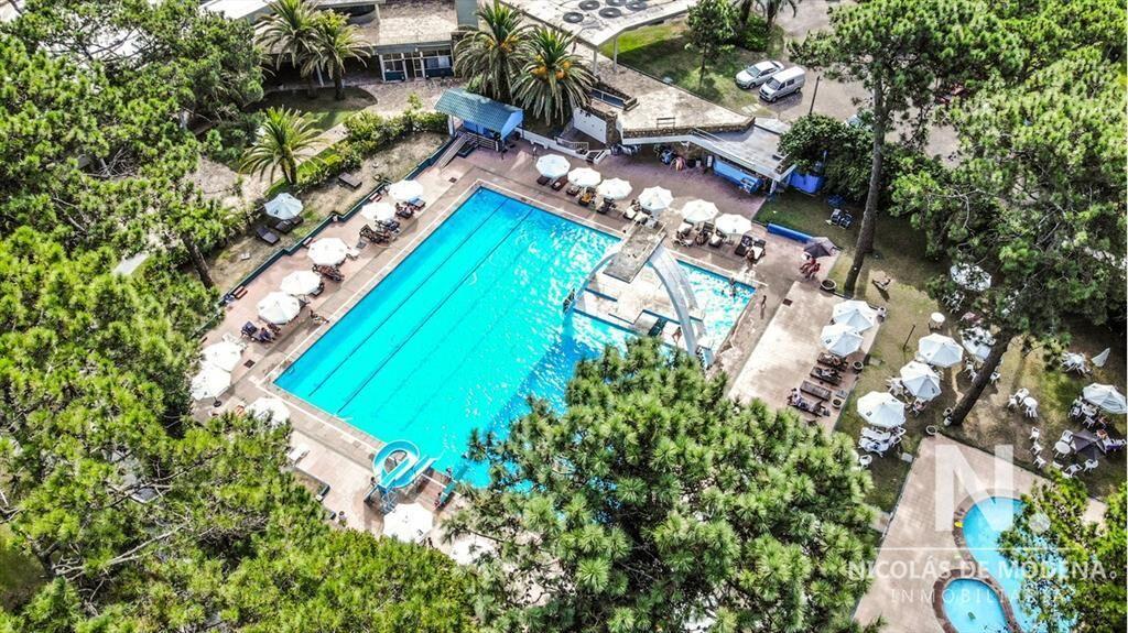 Venta apartamento 2 dormitorios con vista a la playa mansa,