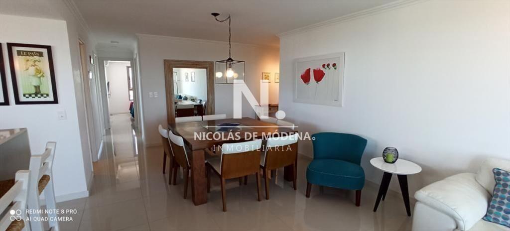 Vende apartamento de 3 dormitorios en Brava Punta