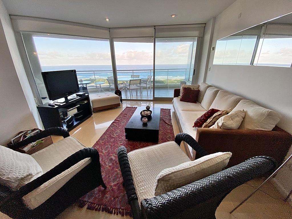 VENTA DE DEPARTAMENTO DE 3 DORMITORIOS EN EDIFICIO SOL Y LU