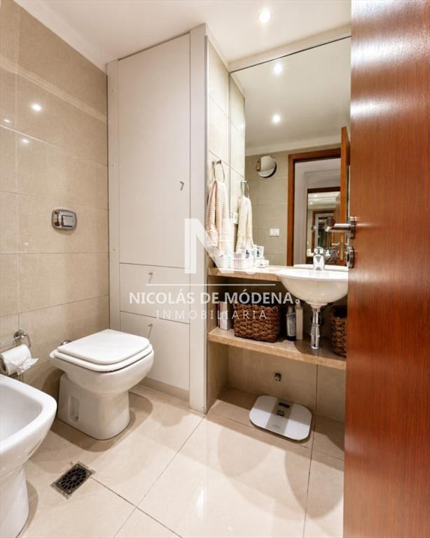 Vende apartamento de 3 dormitorios esquinero en Punta del E