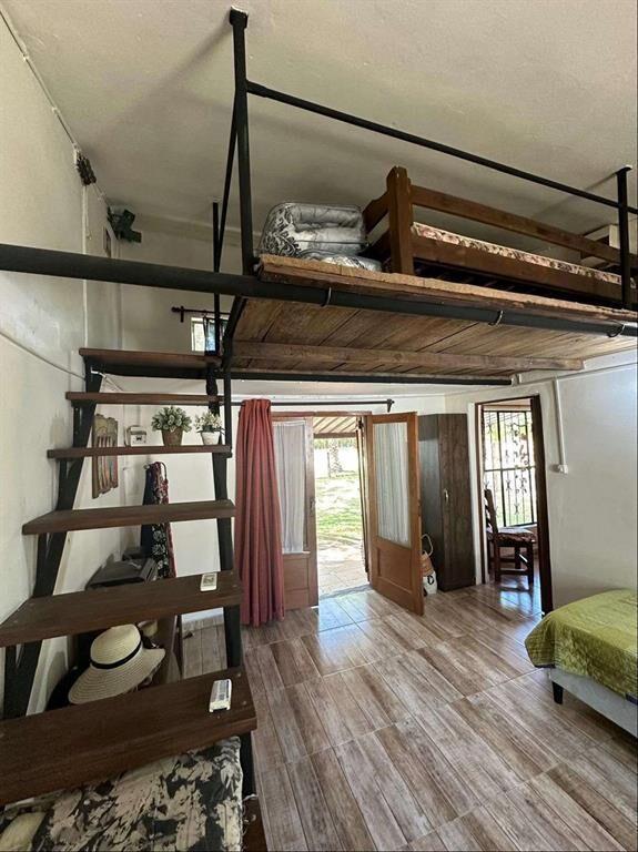 Exclusiva Residencia en San Luis: Amplio Terreno con Acceso