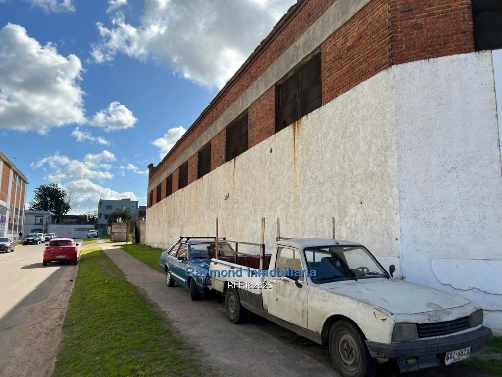 1200m2 contruidos en terreno de 3500m2 en Bella Vista