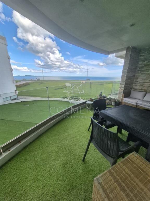 Apartamento en venta primera linea Playa Mansa 2