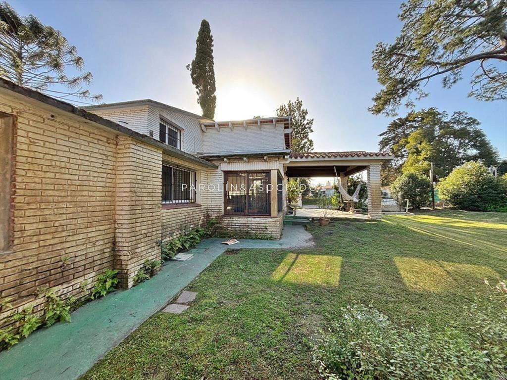 CASA DE 4 DORMITORIOS EN CANTEGRIL