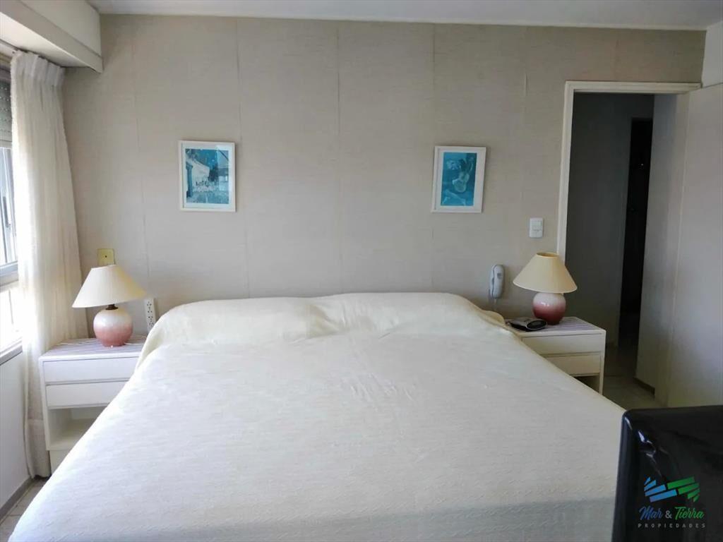 Vendo apartamento 2 dormitorios, vista al mar, en