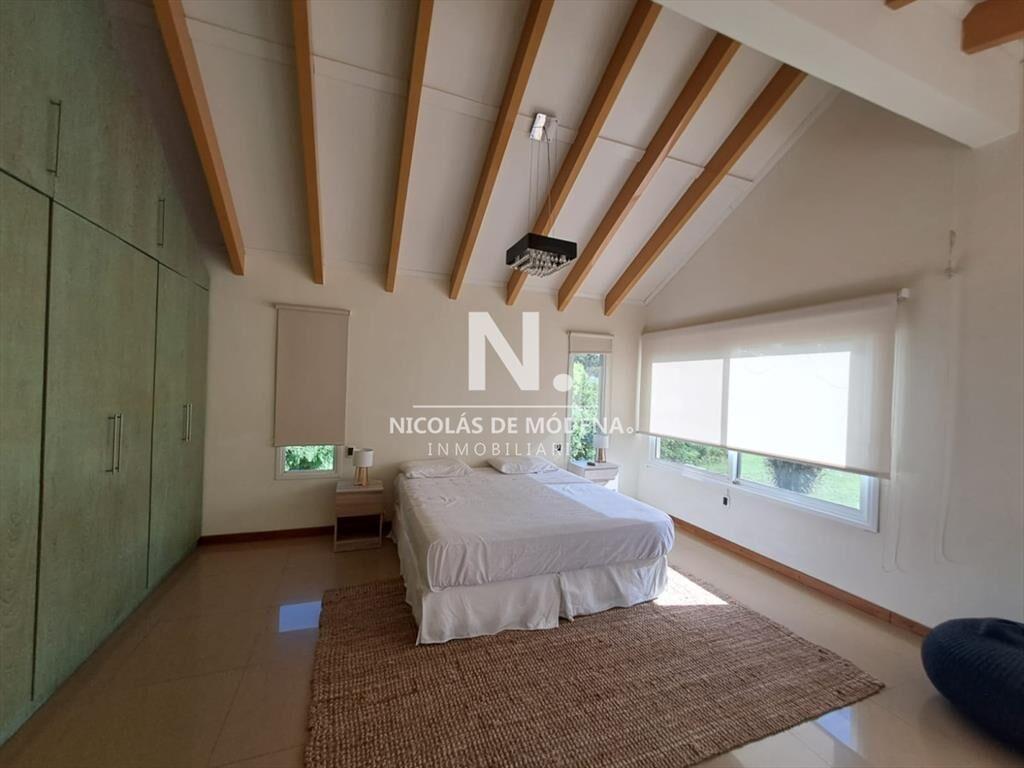 Espaciosa Casa en Barrio Privado de 6 dorm y en