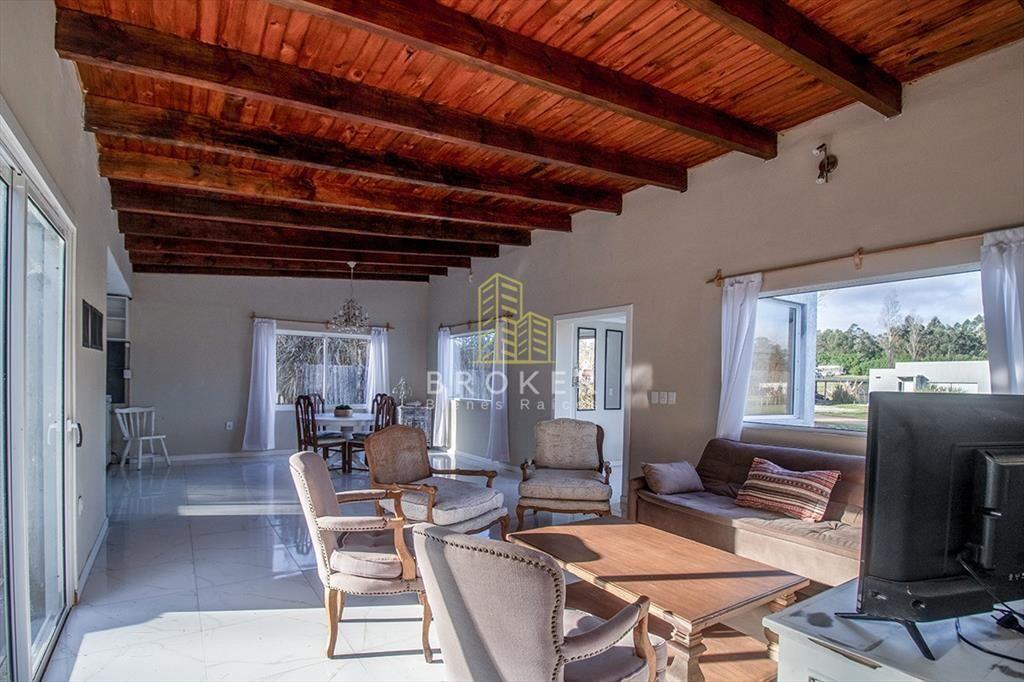 Oportunidad en venta de casa en barrio privado, 3