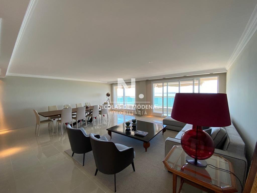Departamento con vista a playa Masa en venta.