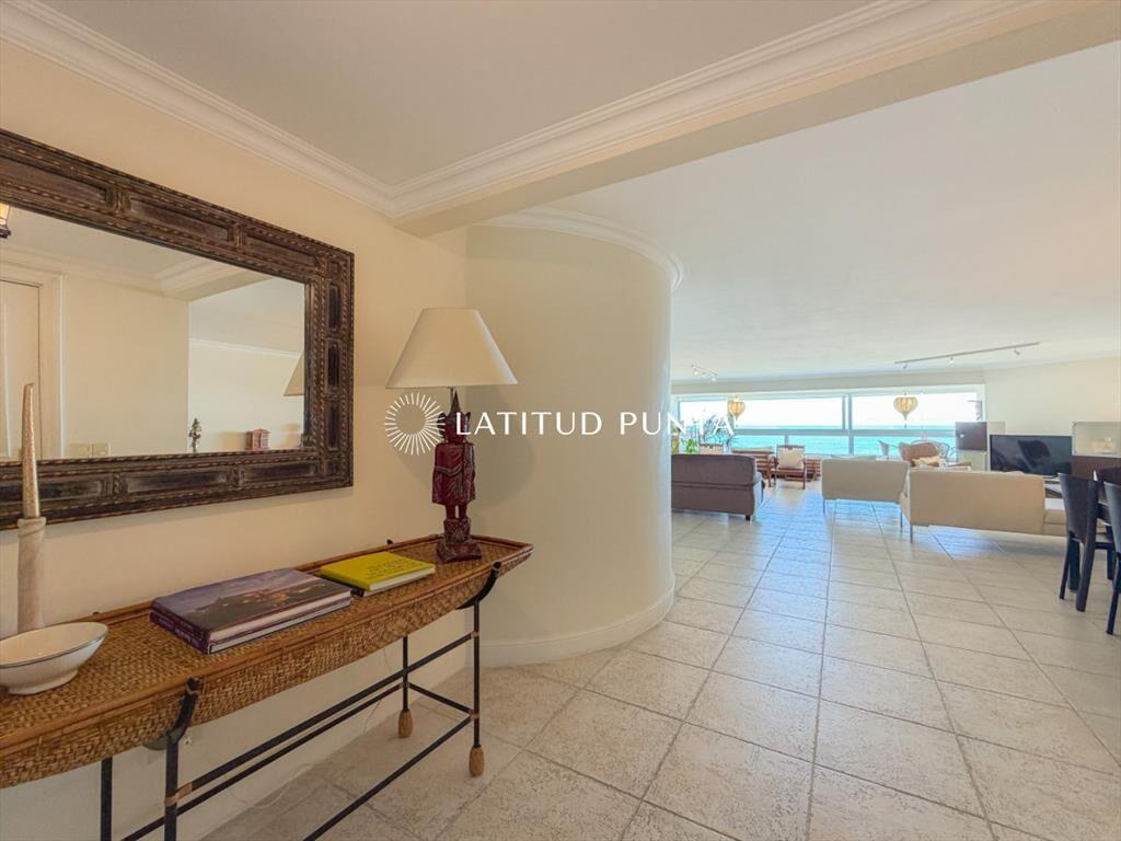 Apartamento frente al Océano, 3 dormitorios más