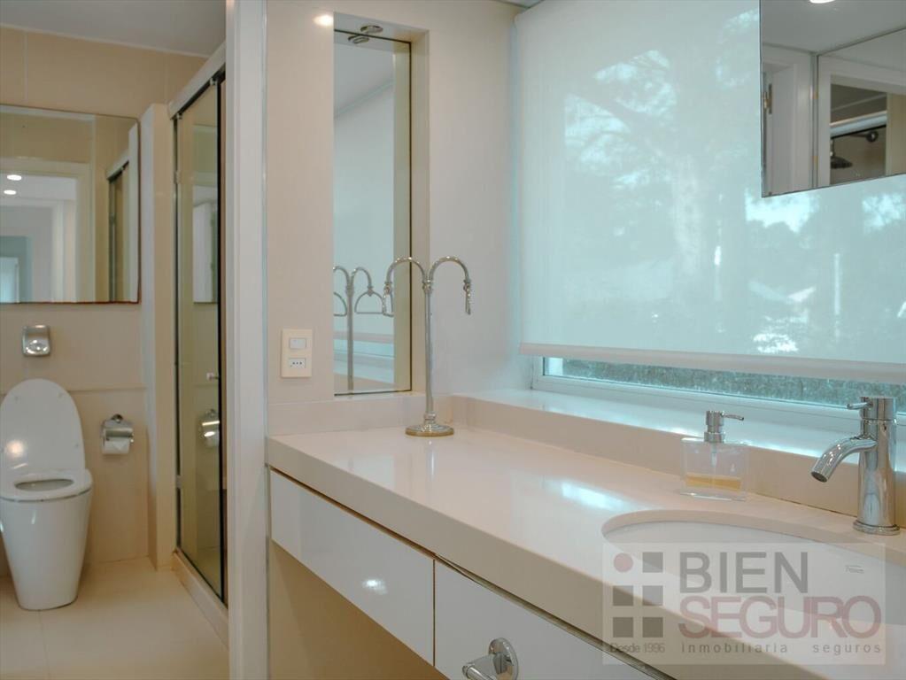 Excelente residencia en Lugano. Más de 1600 m2. Punta del