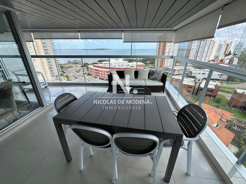 En venta apartamento de 3 dormitorios en Mansa,